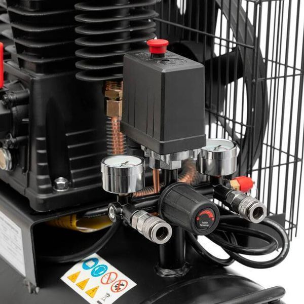 Компрессор 50 л, 1.8 кВт, 220 В, 10 атм, 250 л/мин. INTERTOOL PT-0011 PT-0011 фото