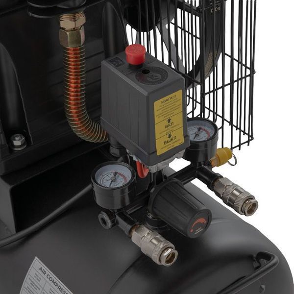 Компрессор, 50 л, 1,8 кВт, 220 В, 10 атм, 250 л/мин INTERTOOL PT-0011 PT-0011 фото