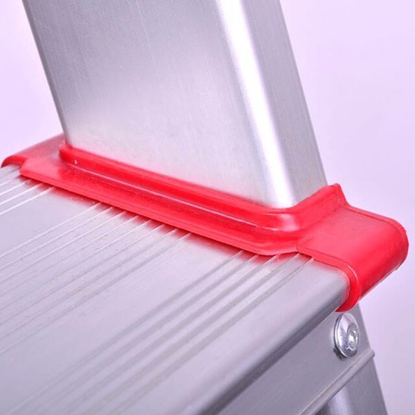 Стремянка из алюминия, 6 ступеней, высота до платформы 1280 мм INTERTOOL LT-1006 LT-1006 фото