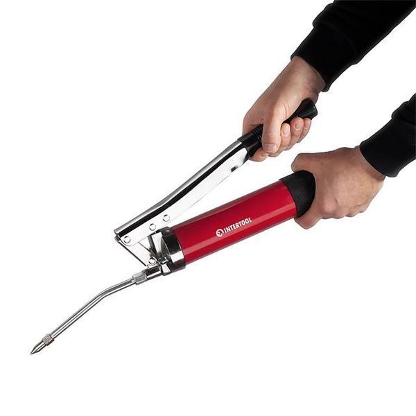 Шприц для смазки двухплунжерный 600см3 с гибким шлангом. INTERTOOL HT-0060 HT-0060 фото